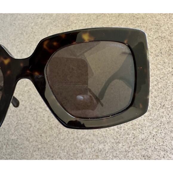 Chanel Sunglasses CH5435, Black/Gold, Brown/black Tortoise Gradient Lens - Picture 11 of 11